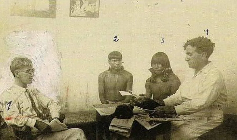 De izquierda a derecha: Alfonso Graña (1), los indígenas Bisuma (2) y Anbuxo (3) y Cesáreo Mosquera (4).
